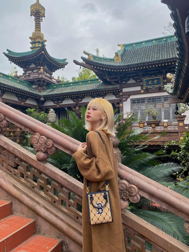 Mai Lan checkin chùa Minh Thành Gia Lai