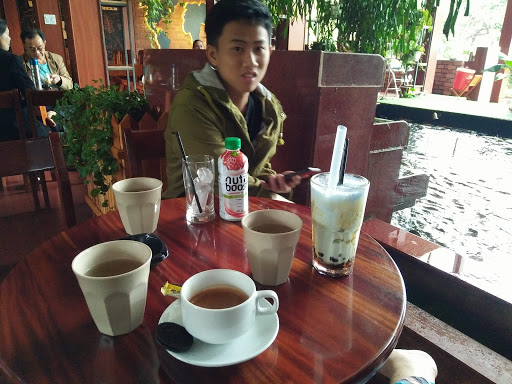 Cafe thông reo