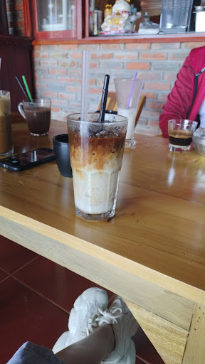 Tiệm cafe nhà gỗ